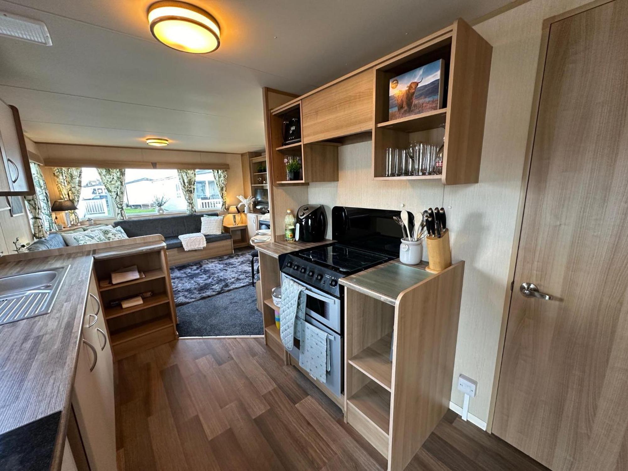 Дом отдыха Beautiful 3-bedroomed In *