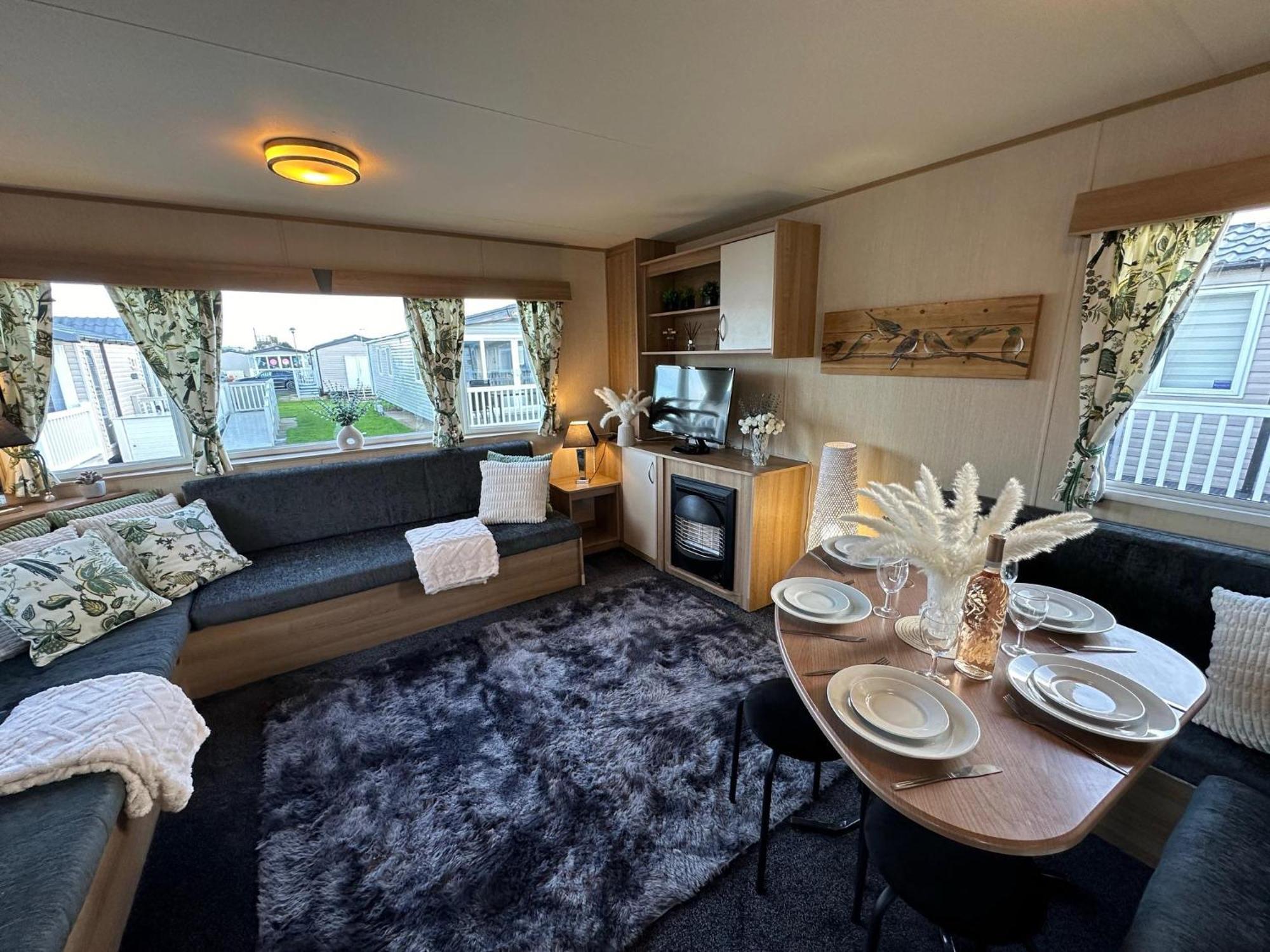 Дом отдыха Beautiful 3-bedroomed In *